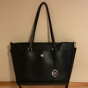 🌟 Michael Kors Black Tote Bag 🌟